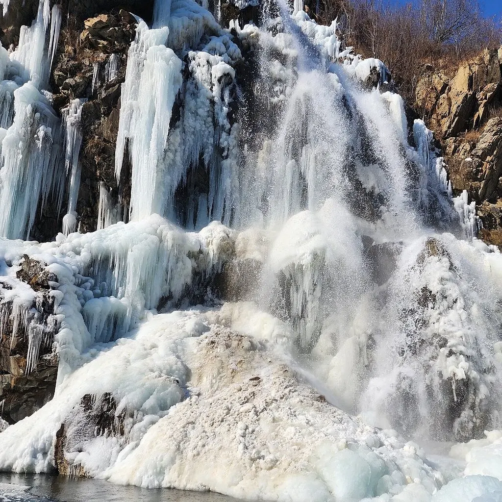 Trek to Drung Waterfall