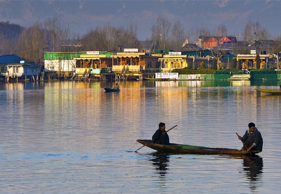 Dal Lake Srinagar – Explore the Jewel of Kashmir Valley