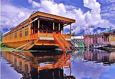 Houseboat Stay