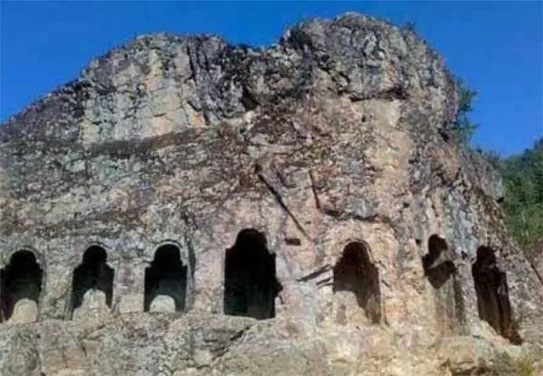 Kalaroos Caves Lolab Valley