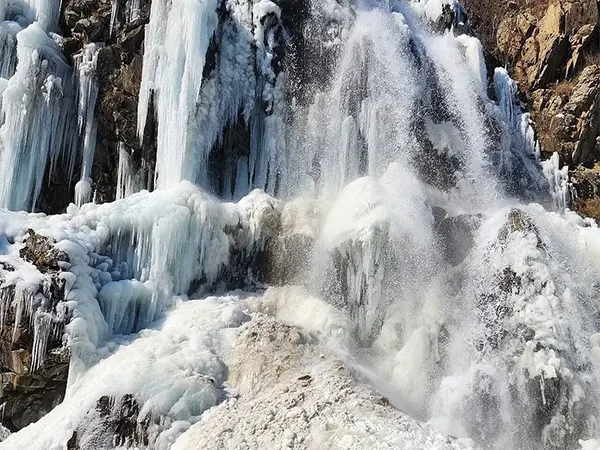 Trek to Drung Waterfall