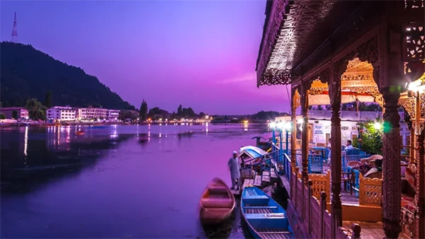 Traditional Houseboat Stay on Dal Lake